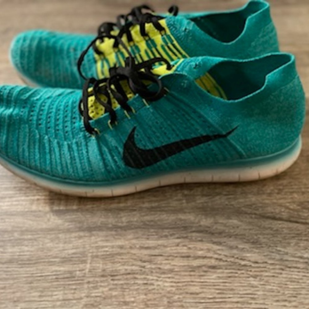 Nike Men's PREOWNED Green/yellow flyknit free run size 13